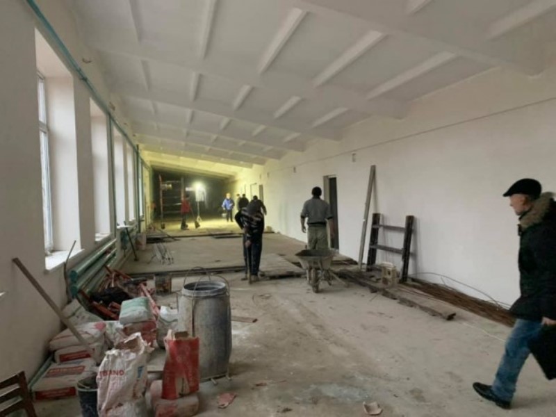 В Белгороде-Днестровском ремонтируют трибуны и манеж на стадионе ДЮСШ