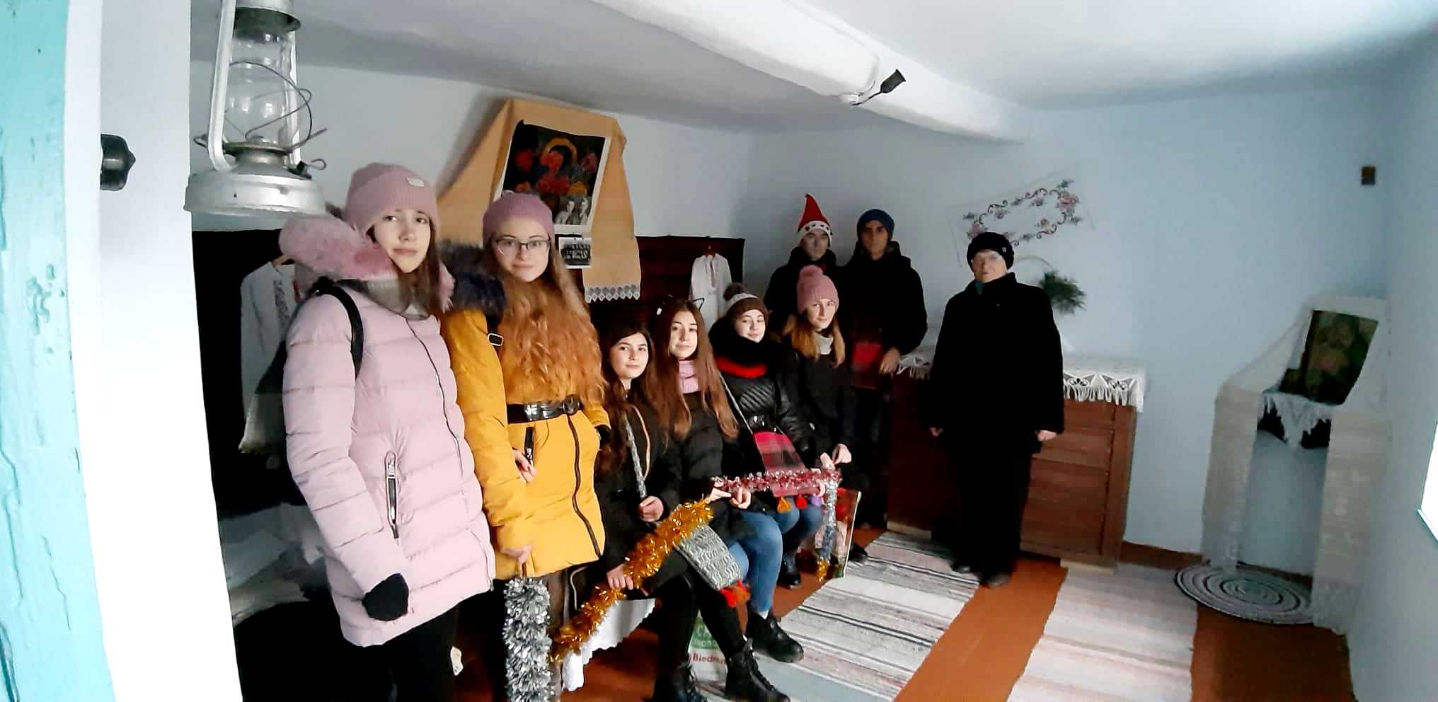 Начали новый год с хороших дел: в Болградском районе молодежь поздравляла одиноких людей