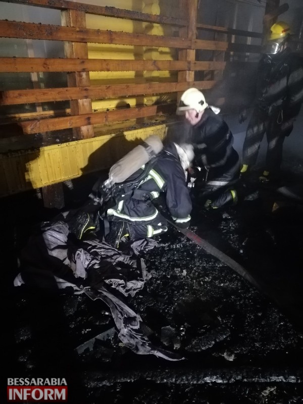 В Затоке горела база отдыха: спасателям понадобилось несколько часов, чтобы потушить пламя