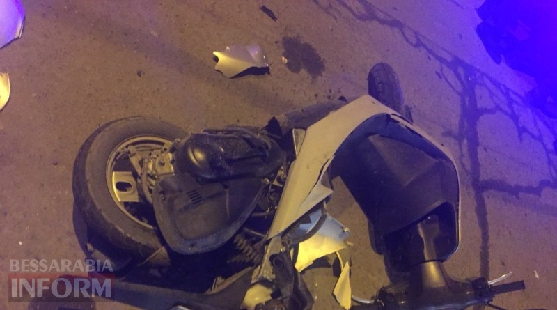В Измаиле возле отдела полиции Hyundai сбил мопедиста