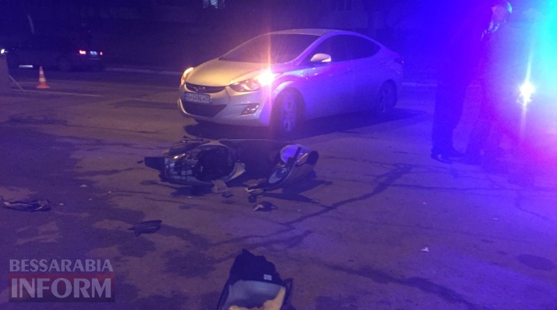 В Измаиле возле полицейского отдела Hyundai сбил мопедиста