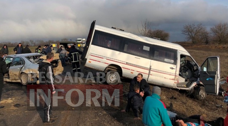 В ДТП на трассе "Одесса-Рены" пострадали 14 человек, 1 погиб. Фото с места происшествия