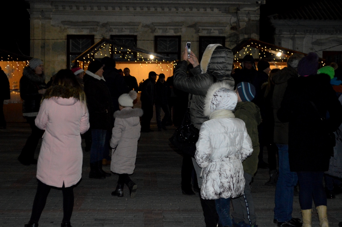 Килийцы до самого утра отмечали новый год у городской ёлки (фоторепортаж)