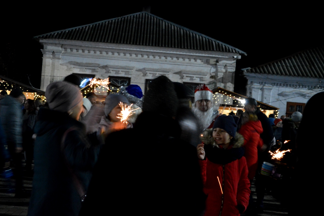 Килийцы до самого утра отмечали новый год у городской ёлки (фоторепортаж)