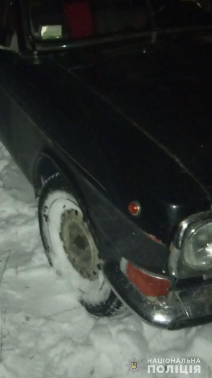 В Одесской области водитель "Волги" сбил двух подростков и сбежал с места ДТП, бросив машину