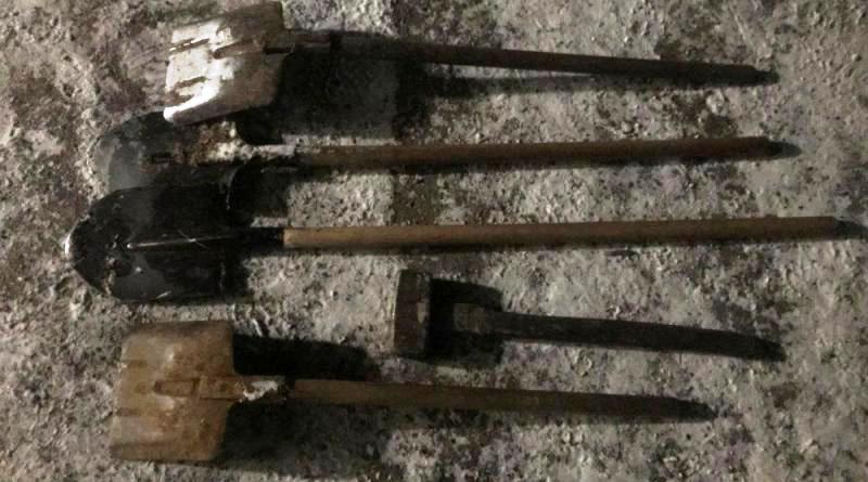 "Работали" не покладая лопат: в Арцизском районе трое мужчин пытались украсть трубы из оросительной системы