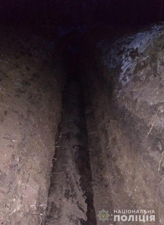 "Работали" не покладая лопат: в Арцизском районе трое мужчин пытались украсть трубы из оросительной системы