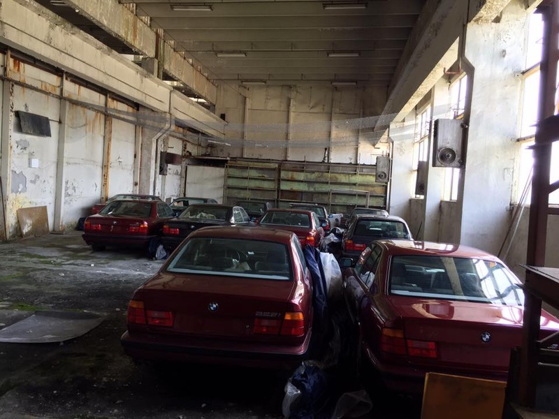 В Болгарии обнаружен целый состав заброшенных новых BMW E34