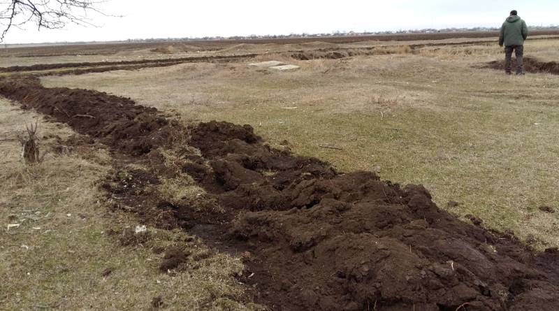 На территории нацпарка "Тузловские лиманы" сельсовет-сосед устроил скотомогильник и свалку