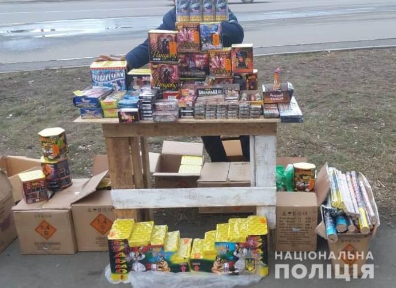 Сезонные преступления: в Измаиле выявляют факты незаконной реализации пиротехники