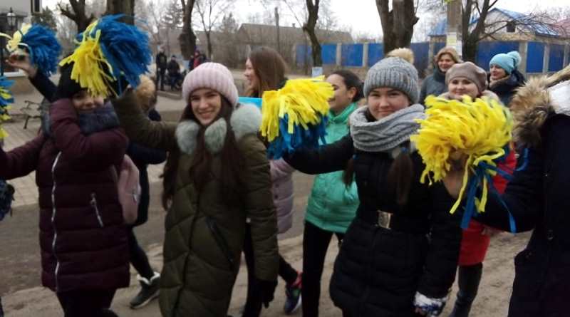 День Соборности Украины учащиеся Тузловского УВК отметили шествием