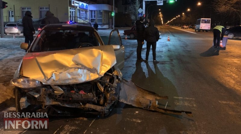 В Измаиле столкнулись Mazda и автомобиль патрульной полиции. Есть пострадавшие