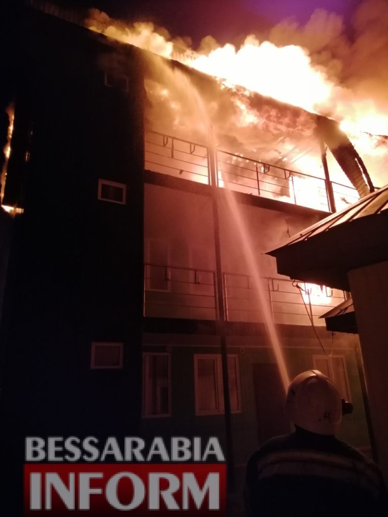 Очередной подпал баз отдыха в Затоке: огнем уничтожено 20 сдан