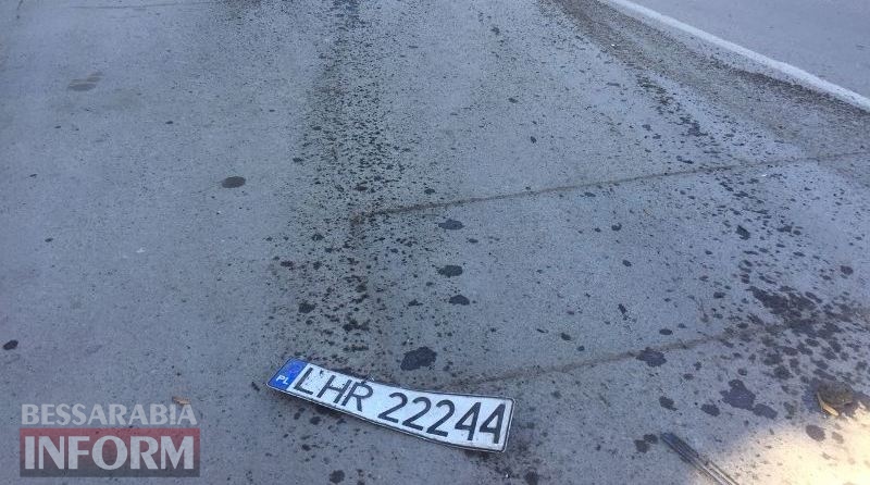 В Измаиле пьяный водитель "евробляхи" устроил масштабное  ДТП. Один из автомобилей въехал в автобусную остановку