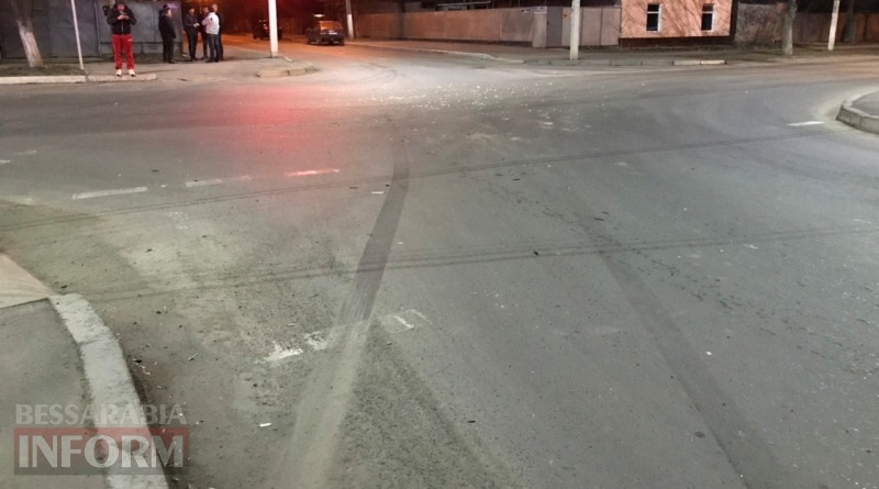 Ночное ДТП в Измаиле: на пересечении Энгельса и проспекта Суворова столкнулись "девятка" и Nissan