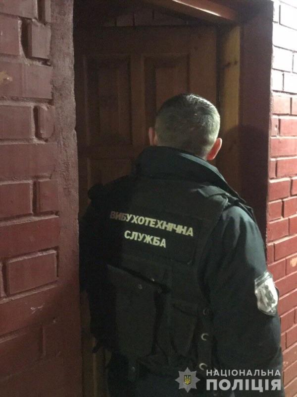 Пьяный одессит, представившись российским террористом, грозился взорвать отель во Львовской области.