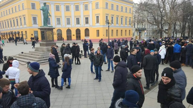 Предвыборный розыгрыш: в Одессе сотни человек пришли на проплаченный митинг за несуществующего кандидата