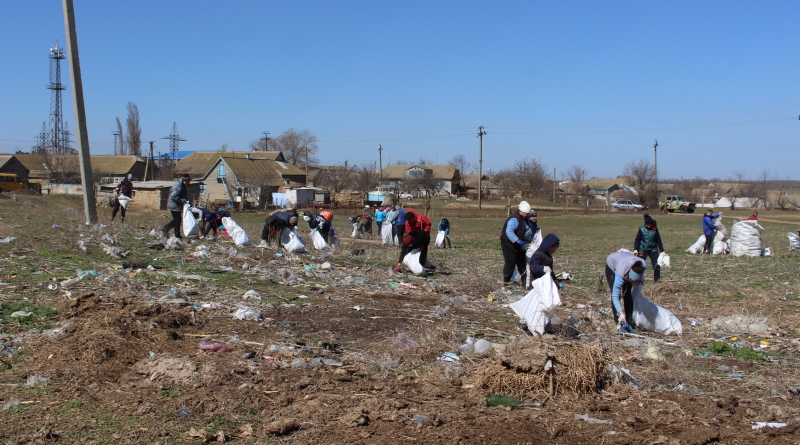 Жители Татарбунар активно взялись за уборку города и окрестностей от мусора.