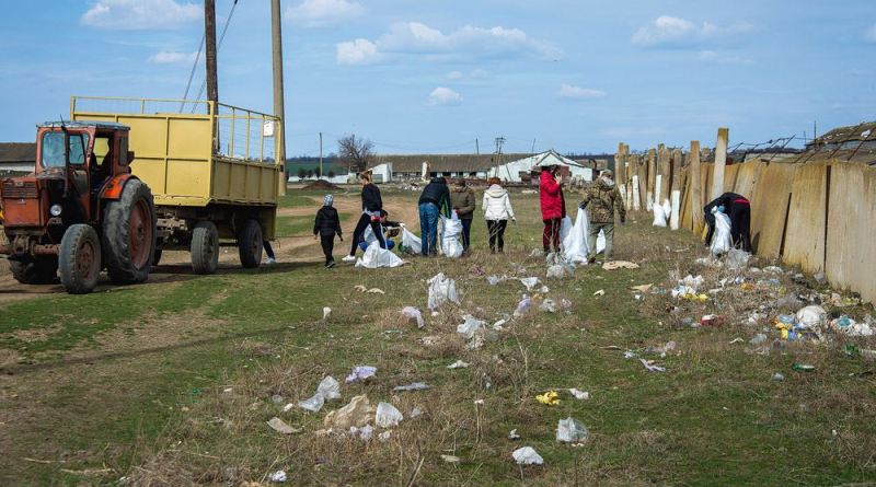 Более сотни мешков мусора собрали жители Татарбунара, присоединившиеся к мировому челленджу "Сделаем мир чище"
