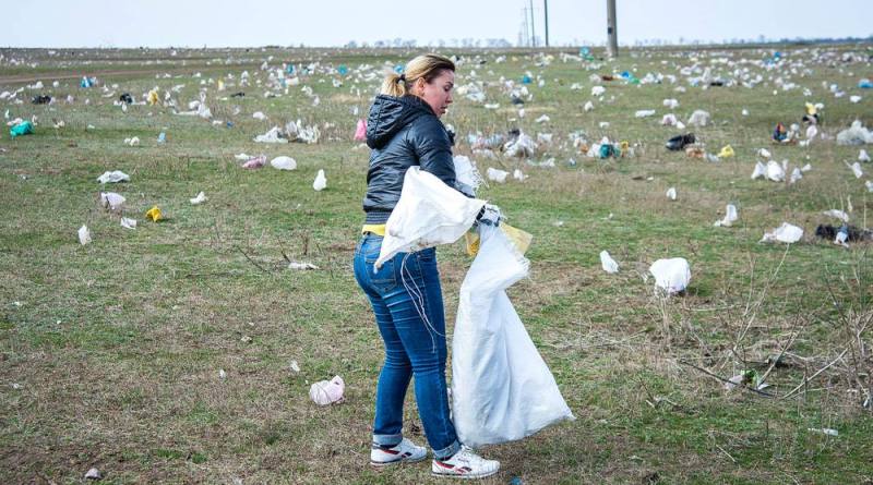 Более сотни мешков мусора собрали жители Татарбунар, присоединившиеся к мировому челленджу "Сделаем мир чище"