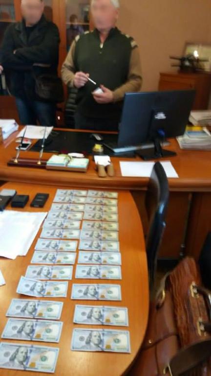 В Одессе на взятке в 2,5 тысячи долларов "погорел" судья