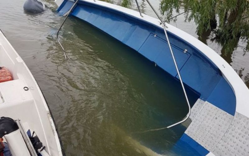 В уезде Тулчи на Дунае обнаружили дрейфующую лодку, в которой был зарыт кокаин на 350 млн евро.