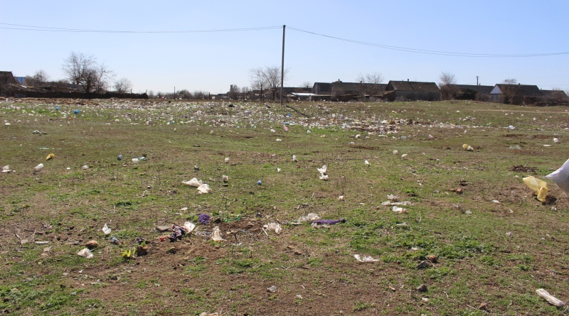 Жители Татарбунар активно взялись за уборку города и окрестностей от мусора.