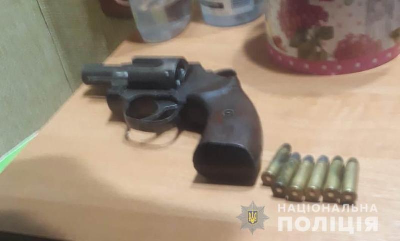 У жителя Белгрод-Днестровского при обыске найдены боевые пистолеты и патроны