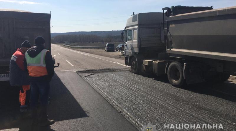 Смертельное ДТП на трассе Одесса-Киев: грузовик сбил работника дорожной службы