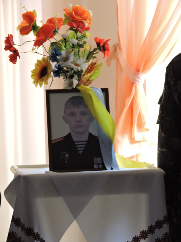 Помнит школа, помнит село, помнит вся Измаильщина: в Каменке почтили память погибшего в АТО морского спецназовца