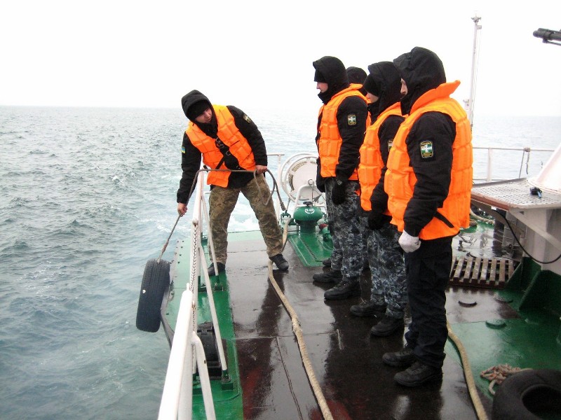 Восемь бойцов срочной службы впервые вышли в море после выпуска из учебного центра Морской охраны в Измаиле