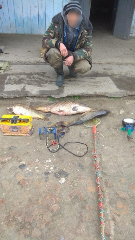 Ни себе, ни людям: на озере Кугурлуй задержали рыбака с электроудочкой