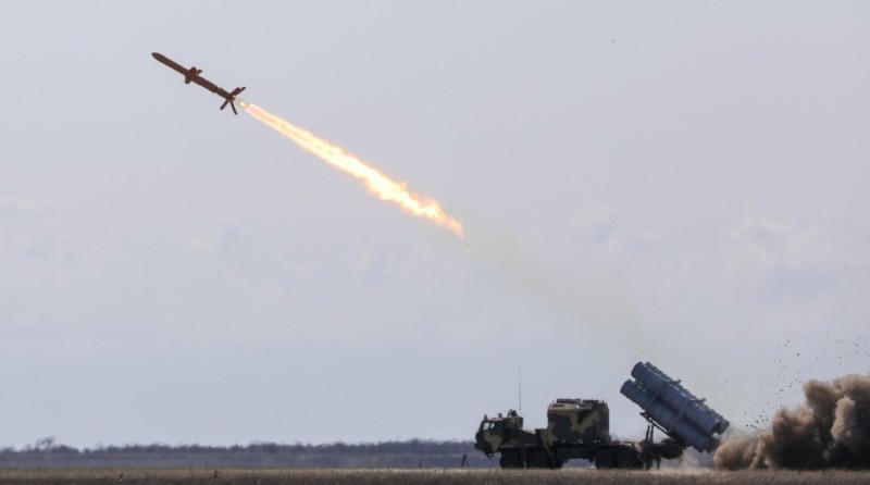 Петр Порошенко все же принял участие в испытании ракетного комплекса "Нептун" на Тарутинском полигоне.