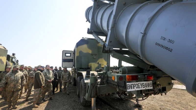 Петр Порошенко все же принял участие в испытании ракетного комплекса "Нептун" на Тарутинском полигоне.