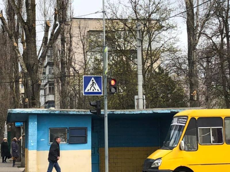 На одном из участков трассы "Одесса-Рены" установили светофоры и дорожные знаки.