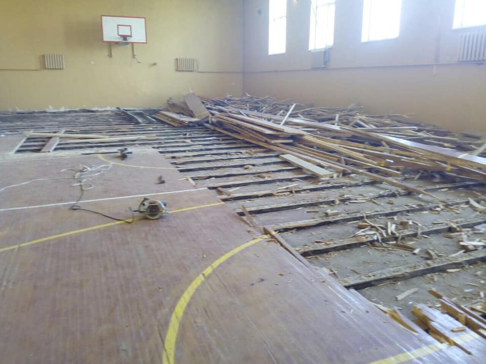 В одной из школ Килийской ОТГ полностью заменят пол в спортзале