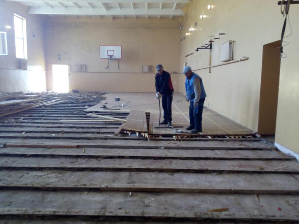 В одной из школ Килийской ОТГ полностью заменят пол в спортзале.