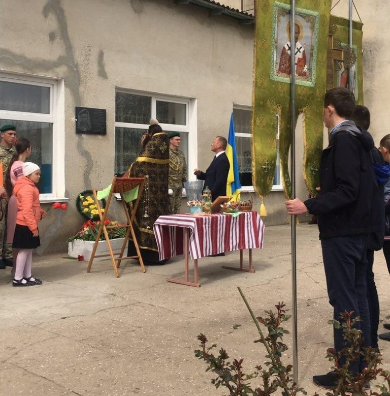 В Белгород-Днестровском районе открыли мемориальную доску в честь погибшего воина АТО