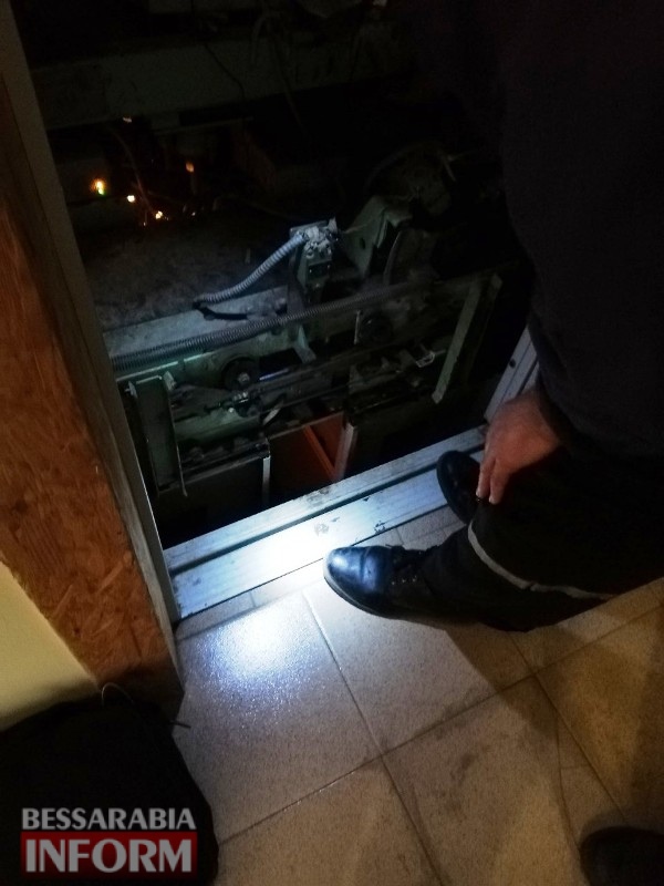 В Белгород-Днестровском спасатели достали школьника из застрявшего лифта