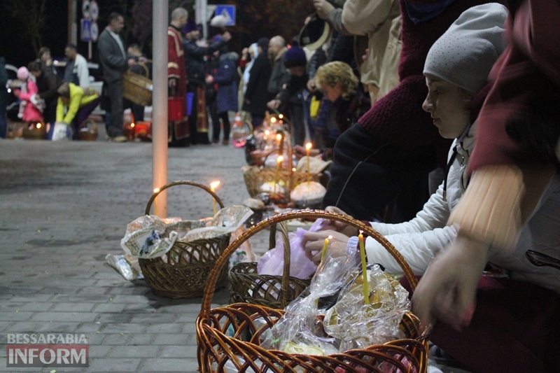 Праздник Воскресения Христова в Измаиле: православные освятили в храмах пасхальные корзины (фоторепортаж)