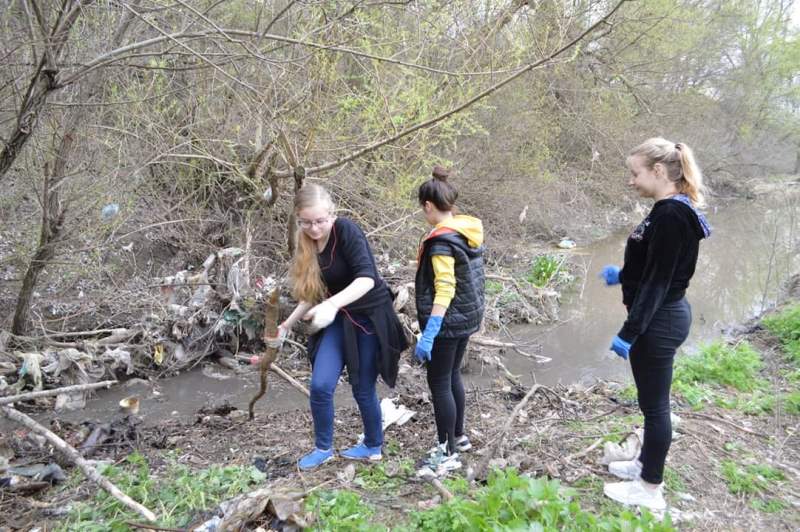 Болградский р-н: жители Кубея организовали экоакцию от мусора