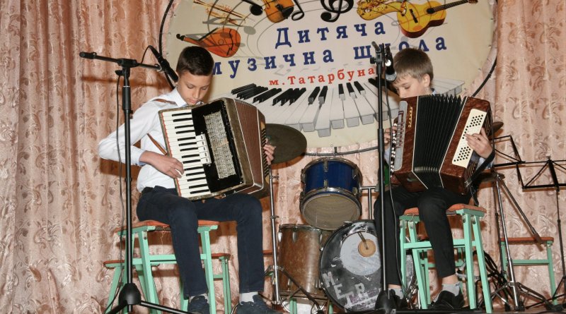 Ученики и преподаватели Татарбунарской районной музыкальной школы дали отчетный концерт