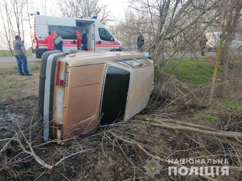 На трассе Одесса-Рены перевернулся автомобиль.