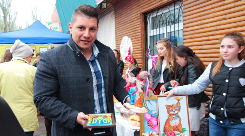 Благотворительная ярмарка-распродажа и фестиваль патриотической песни прошли в Татарбунарах