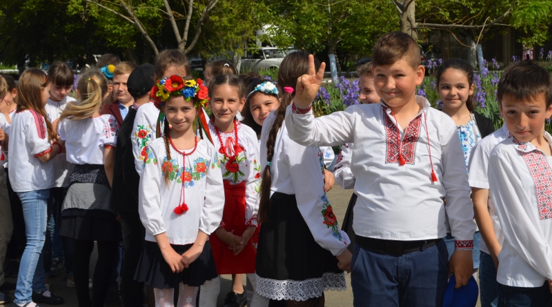 В Татарбунарах сегодня состоялось вышиванковое шествие