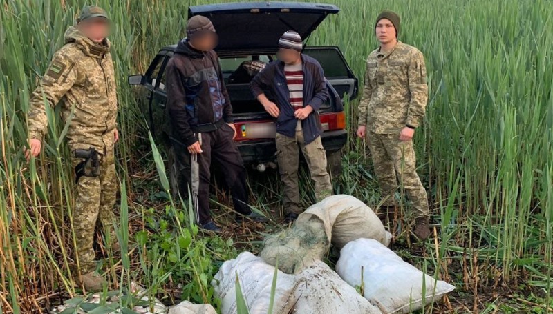 На озере Кагул были задержаны браконьеры из Украины и Молдовы, которые сетями ловили рыбу.