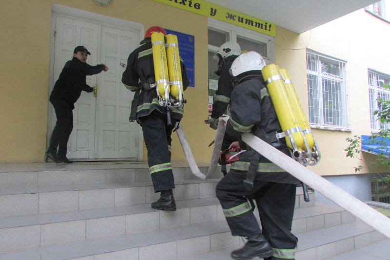 Спасатели обучили студентов Придунайской филии «МАУП» правилам пожарной безопасности