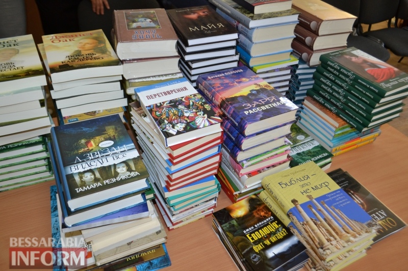 Александр Дубовой подарил библиотекам Белгород-Днестровского и района еще около двухсот новых книг.