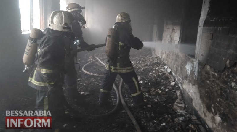 В Белгород-Днестровском произошел пожар на территории заброшенного памятника архитектуры