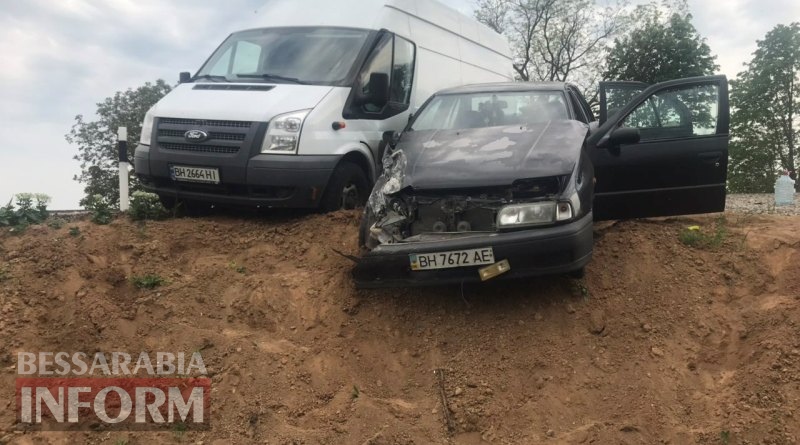 Опасный обгон: на трассе Одесса-Рени столкнулись Ford Transit и Nissan Primera